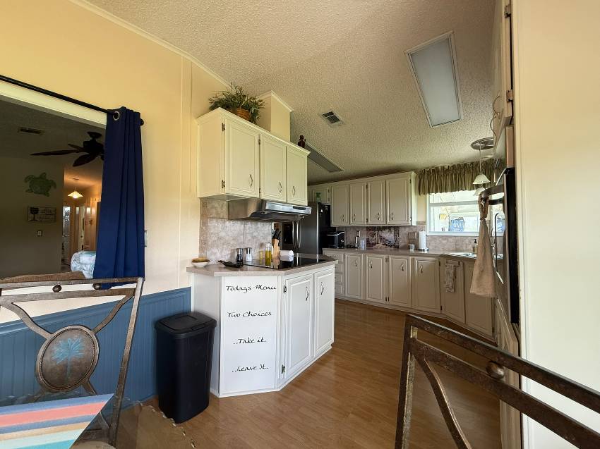 8111 Buena Vista Drive a Ellenton, FL Mobile or Manufactured Home for Sale